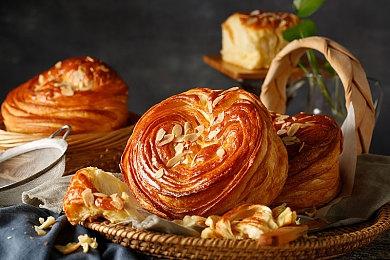 《红霞岛》新一期角色预告片：雅各布·波伊尔